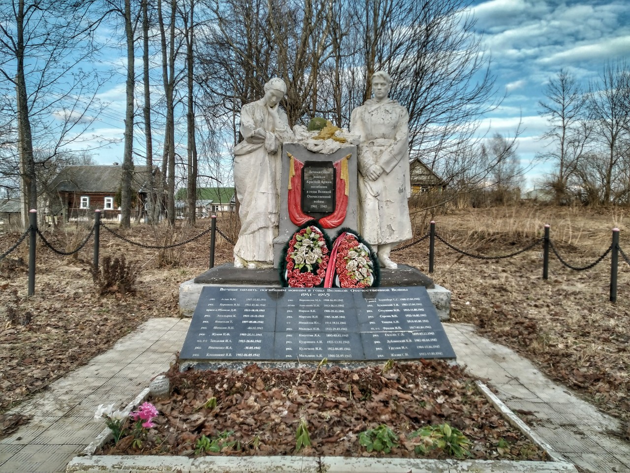 Памятник воинам-землякам в д.Еремково 0